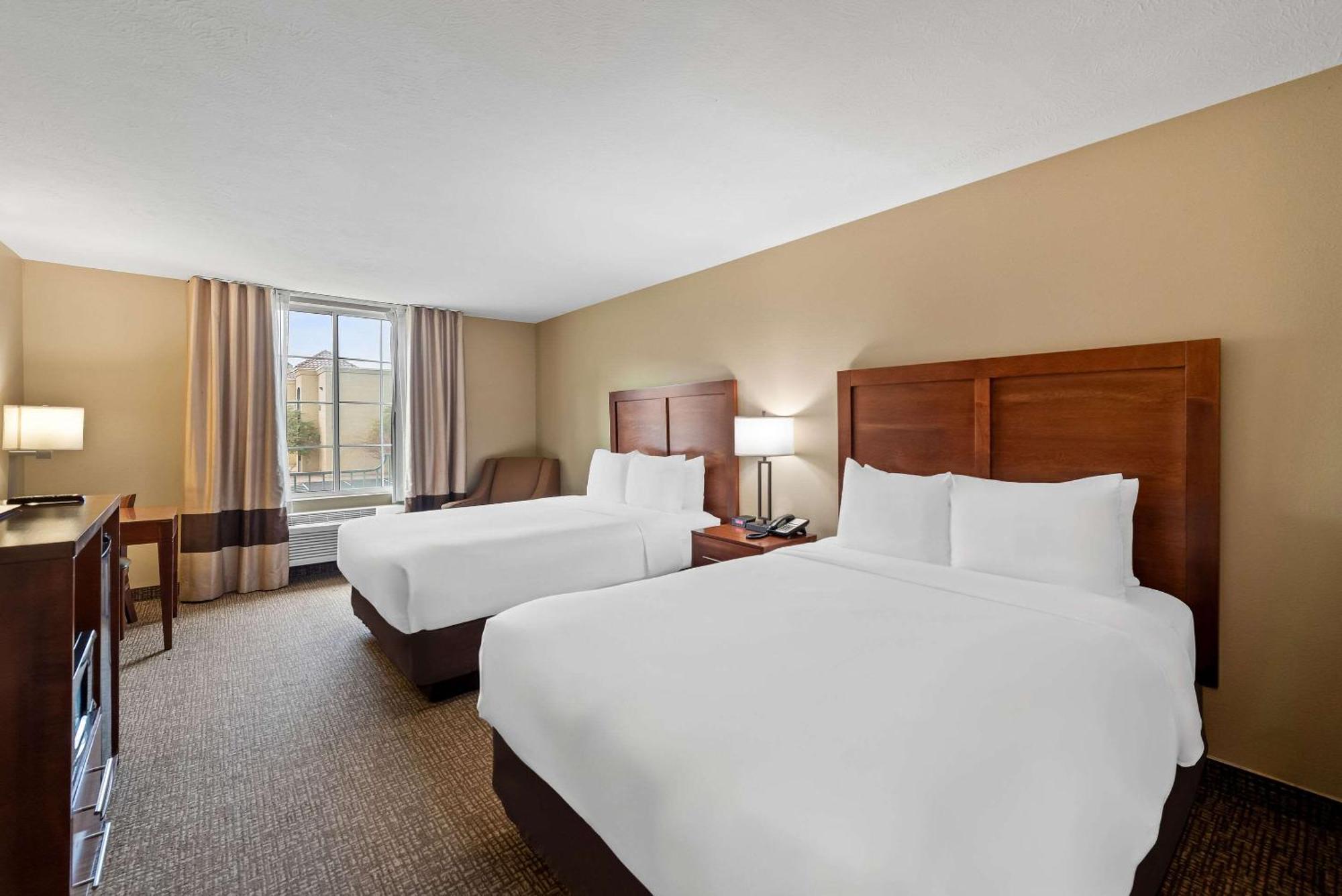 Mainstay I-8 Hotel