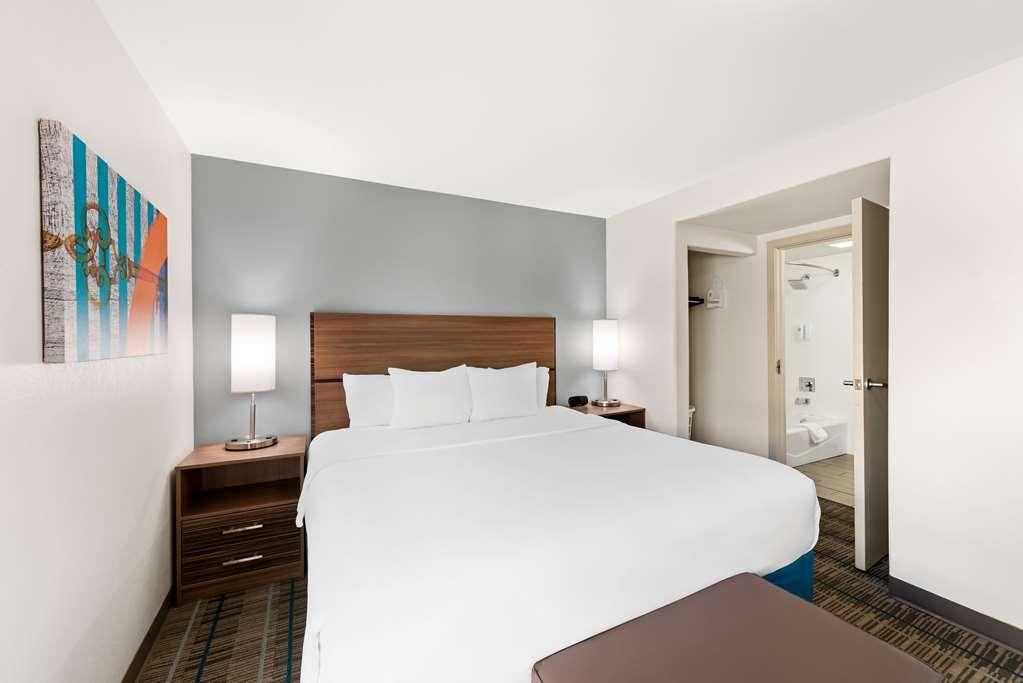 Mainstay I-8 Hotel